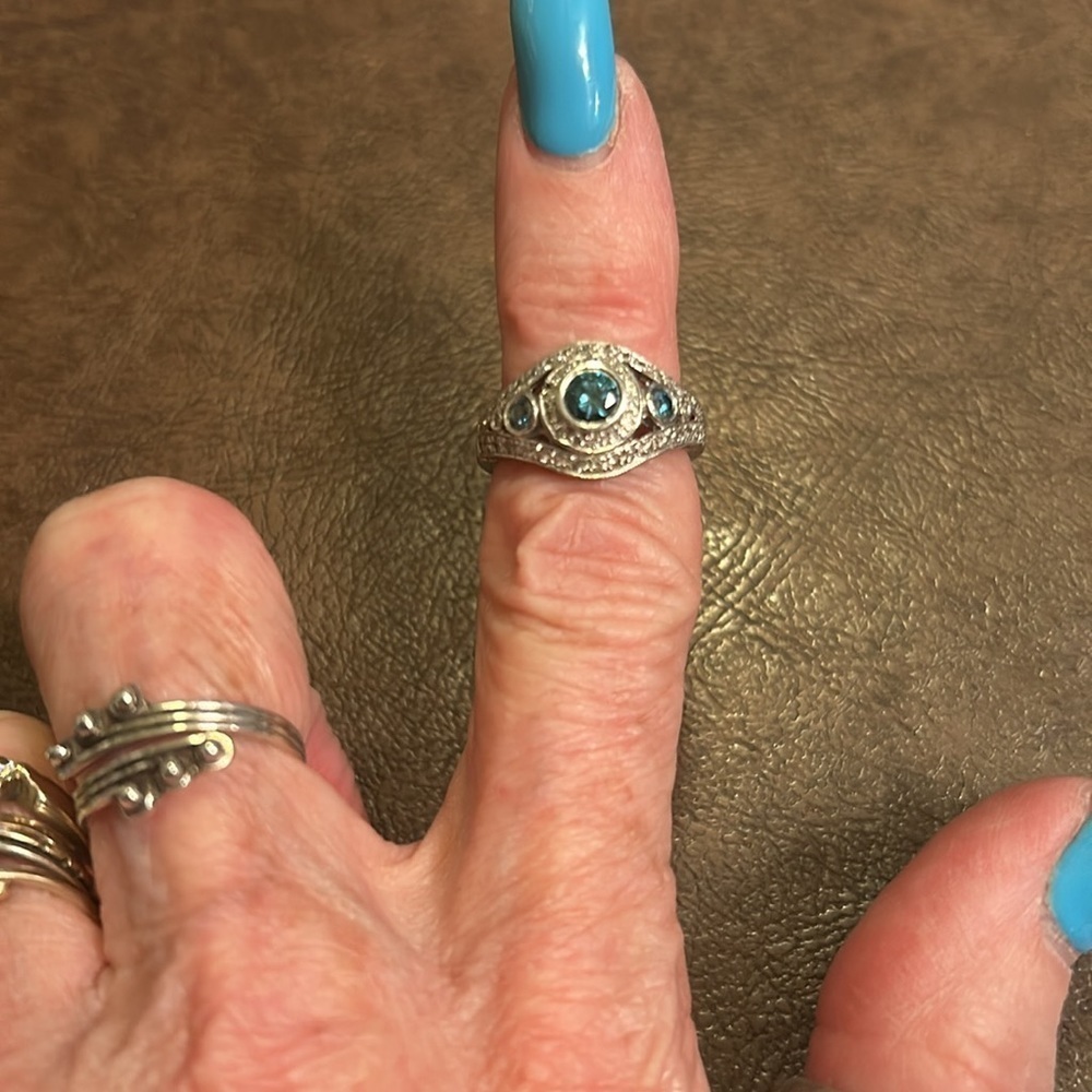 ⭐⭐Noble Jewelers Ring⭐⭐